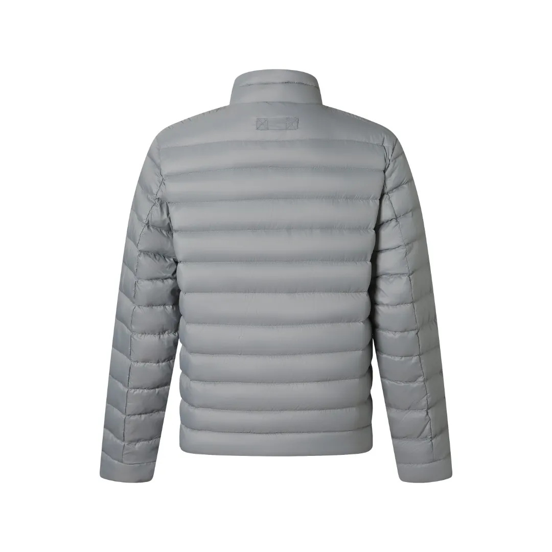 BP Can Goos Quilted Badge Down Jacket Fabric Selection: Made of nylon fiber through high-density lattice tear-proof weaving process, the surface forms a fine checkered texture, and the warp and weft yarns are interlaced to strengthen the structural toughness of the fabric, effectively blocking external pull, and making it less prone to snagging, tearing and damage. After dense post-finishing treatment, the fabric surface is light and compact, with a soft matte texture. It also has windproof properties and can block the penetration of cold wind. The texture of the fabric is light and soft, without any heavy or stiff feeling, and the upper body does not feel weighed down. It also has good anti-wrinkle properties. It is not easy to produce stubborn wrinkles after rubbing, and it is not easy to leave dead wrinkles after daily storage and folding. It is easy to care for, taking into account both lightness and durability. Quilting technology: Using horizontal segmented lock velvet quilting technology, the stitching is straight and regular, and the stitch spacing is even and fine. Divide the garment body into regular horizontal down filling compartments to effectively fix the down inside, prevent the down from clumping and shifting after wearing and washing, and allow the down to be evenly distributed in each cavity. The seams are made with tight workmanship, the pinholes are small, and the high-density fabrics greatly reduce the risk of velvet getting out. The overall quilting lines are simple and neat, creating a simple and smooth body shape, without being bloated and bloated, and the upper body is flat and straight. The sleeves and body are individually quilted, giving both freedom of movement and velvet locking capabilities. High-quality filling: 90% white duck down is selected as the filling material for the inner lining. It has a high velvet content, full and fluffy velvet, few impurities, and excellent temperature-locking and warmth-preserving properties. The whole piece is filled with about 170g of down. The amount of down is sufficient and the filling is full and even. It can lock the air to form a thermal insulation layer and effectively block the intrusion of cold air from the outside. Details: The inner cuffs are equipped with elastic bands to naturally form a micro-cinch effect. The cuffs are smooth and dense, the stitching at the fabric splicing is even, and the workmanship is meticulous. The elastic structure can fit the wrist tightly, effectively prevent cold wind from entering through the cuffs, and lock in the warmth inside. It has moderate stretch and elasticity, so it doesn't strangle your wrists when worn, and your arms can be raised and raised without being restricted. At the same time, it can prevent the cuffs from moving up during wearing, making it easy to put on and take off. The placket adopts hemming technology, and the hemming strip completely covers the raw edge of the placket piece, storing all the trimmed edges to prevent the edge yarn from being exposed. The width of the hemming is uniform, the wiring is consistent and smooth, and the corners are clean and neat, without wrinkles or bulging. Accessories: One-to-one customized embroidery stamp, One-to-one customized zipper puller, One-to-one customized three-label Size: S M L XL Style number: D